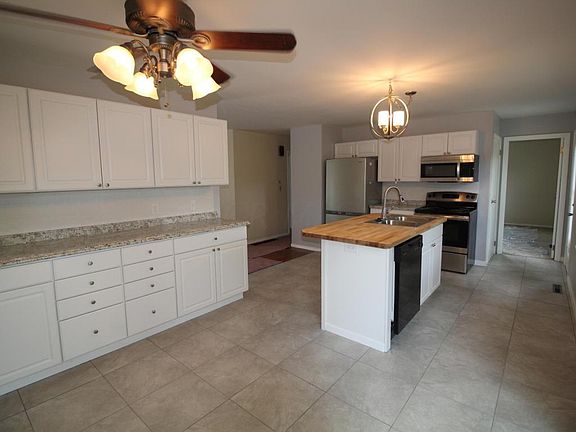 3rd image of 1404 Evaline Dr