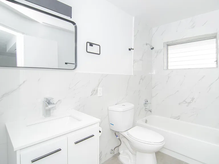 6150 SW 37th St #1-20 — Photo 5