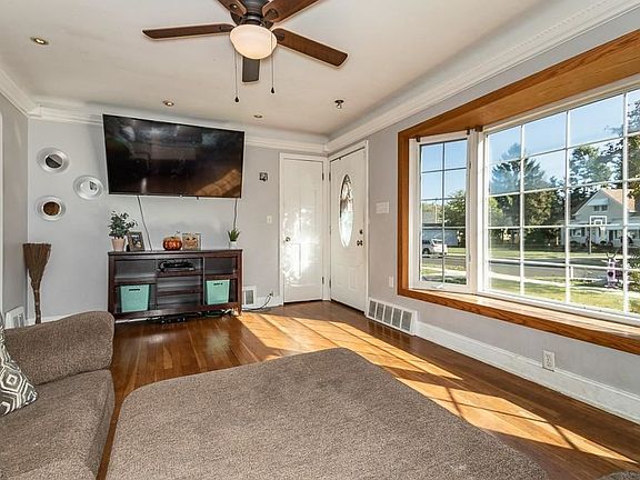 5th image of 368 Beechwood Dr