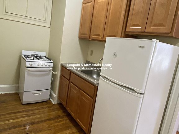 5th image of 225 Essex St #1