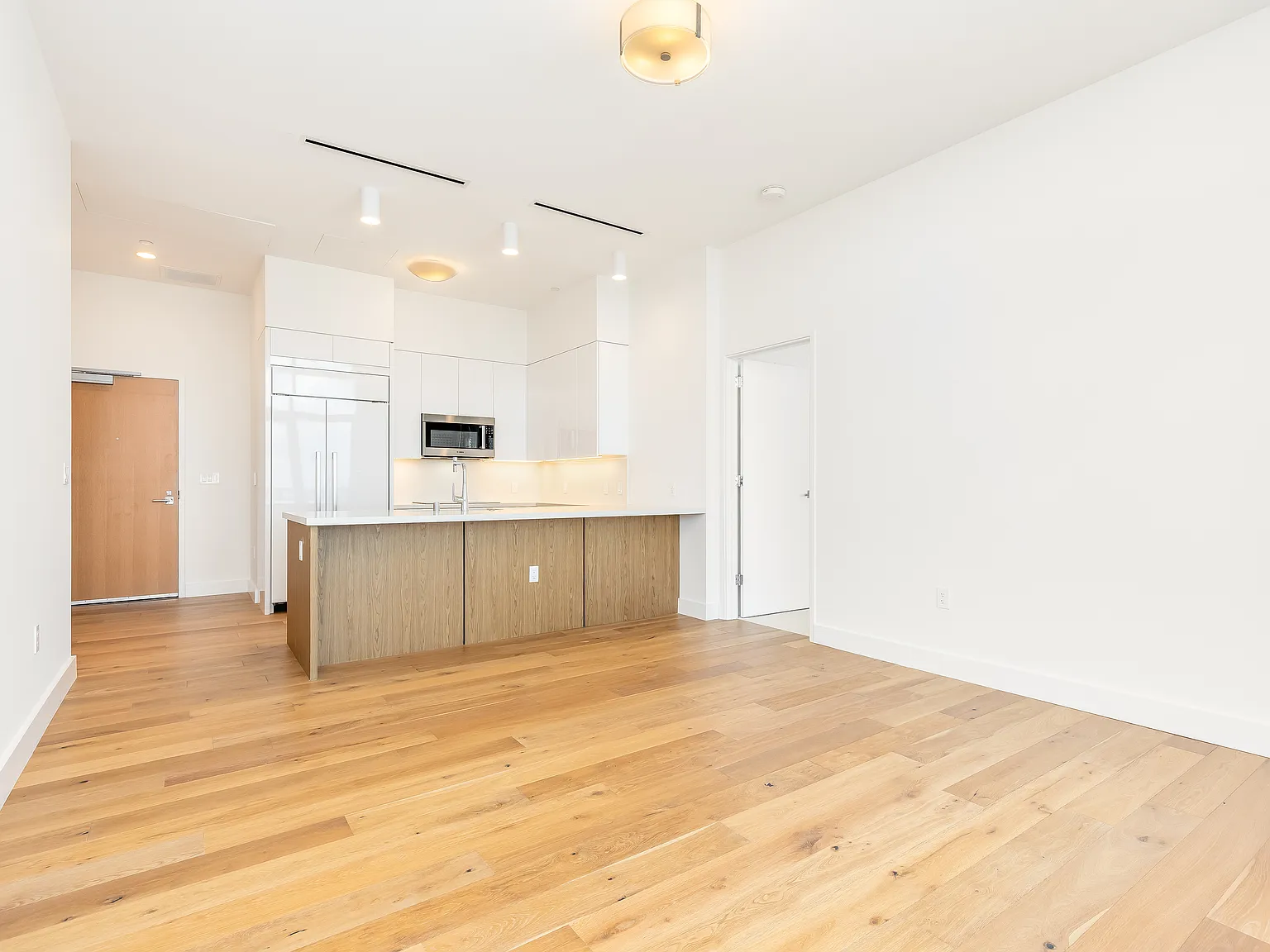 2 bed, 972 sqft, $4,500 — Photo 2