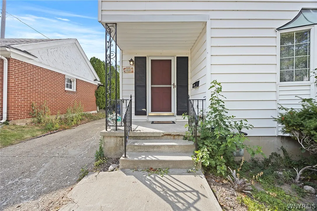 5 bed, 2.5 bath, 2591 sqft, $2,800 — Photo 4