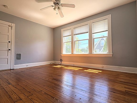 2nd image of 27 Harborview Ave Floor 2