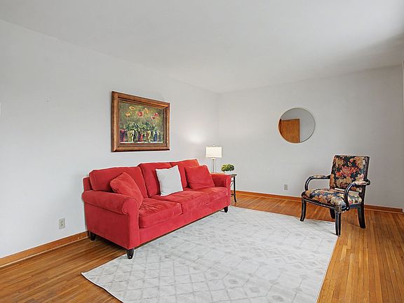 2nd image of 108 Lucinda Ln