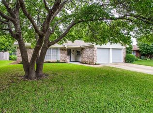 820 Barkridge Trl, Burleson, TX 76028