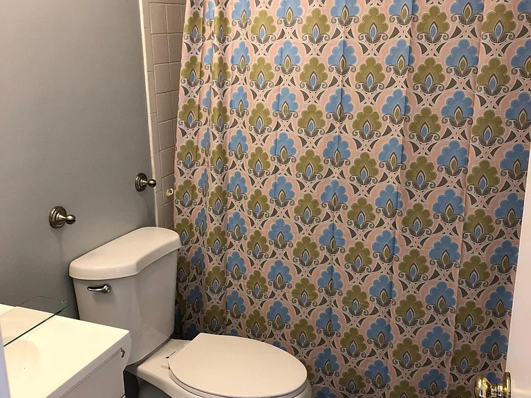 2ND FL BATHROOM