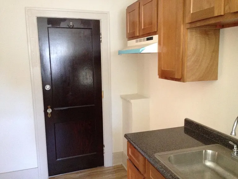 11 N Ten Broeck St #304 — Photo 10