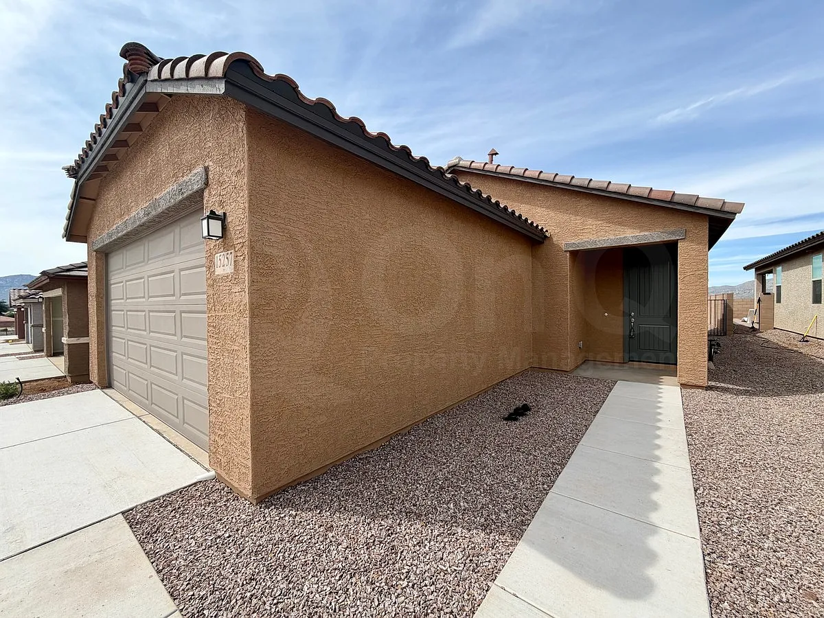 3 bed, 2.0 bath, 1262 sqft, $2,000 — Photo 4