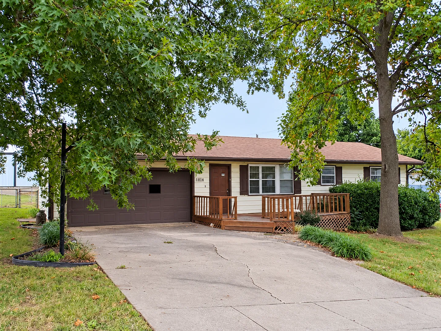 Leasing — Photo 1
