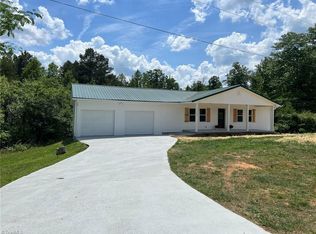 1110 Ralph Tuttle Rd, Walnut Cove, NC 27052