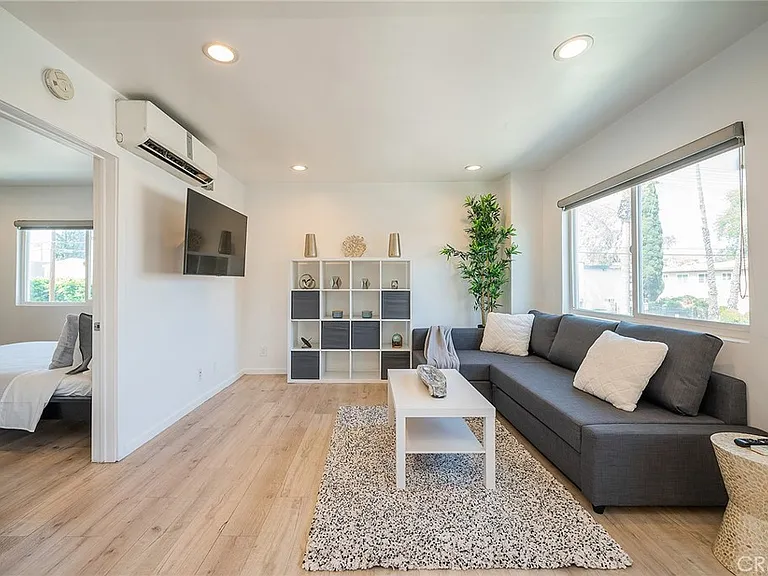 11918 Hart St #4 — Photo 9