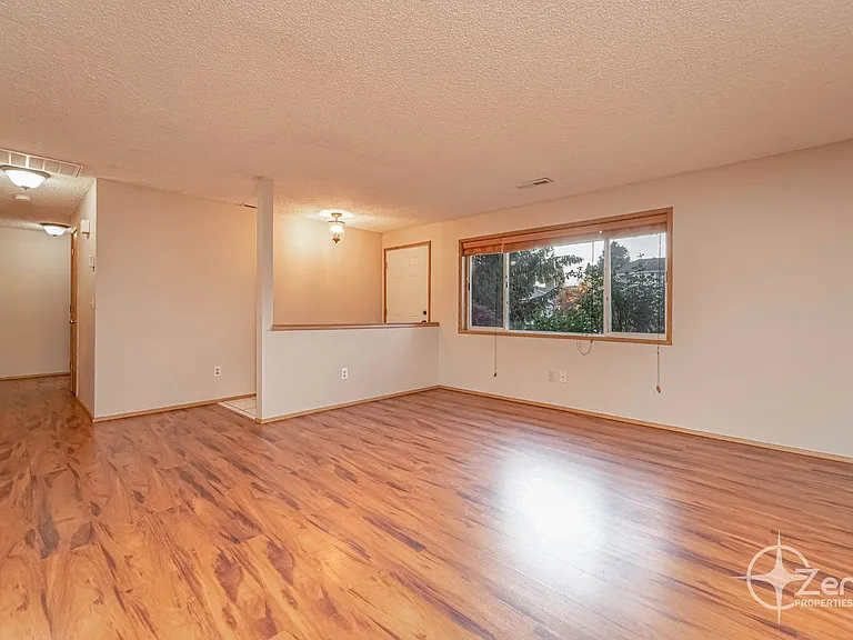 1401 SE Park Crest Ave — Photo 7