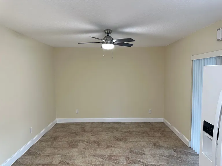 210 Foxwood Dr — Photo 14