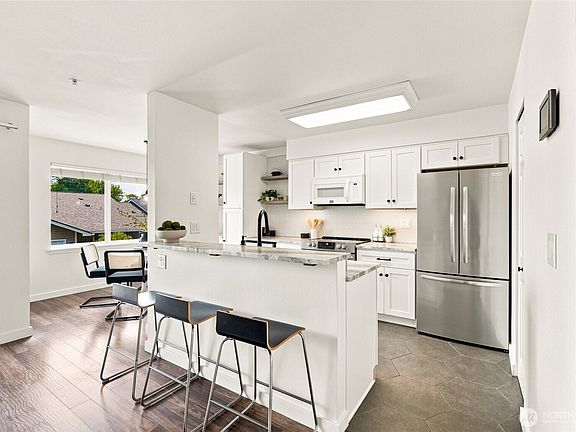 4th image of 901 E Marine View Drive #104