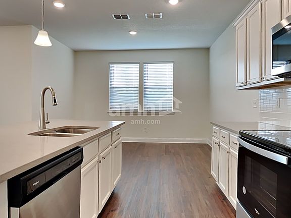 3rd image of 441 Onate Cir
