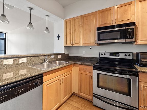 5th image of 1333 W Broad St #U413