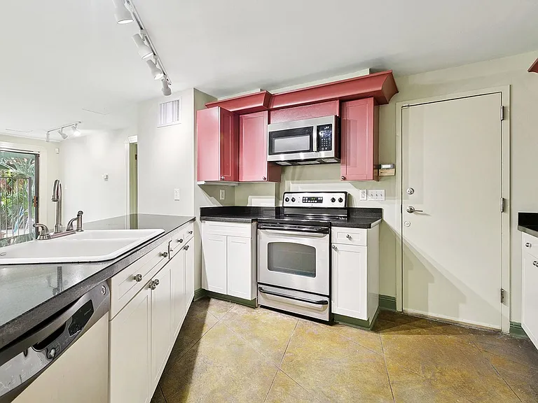 309 Opal St — Photo 7