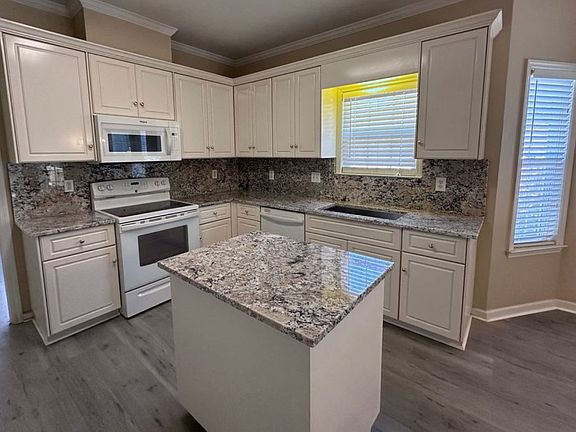 Cute kitchen Island