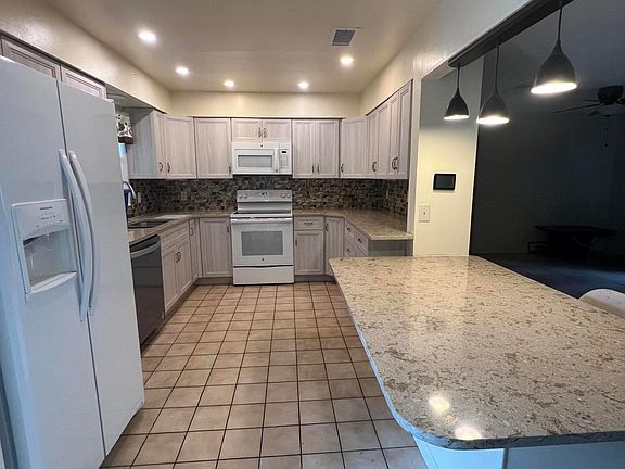 5th image of 1012 Coronado Dr