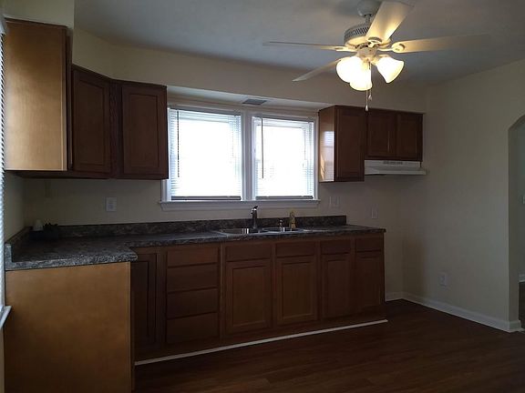 4th image of 1612 Kenwood Ave