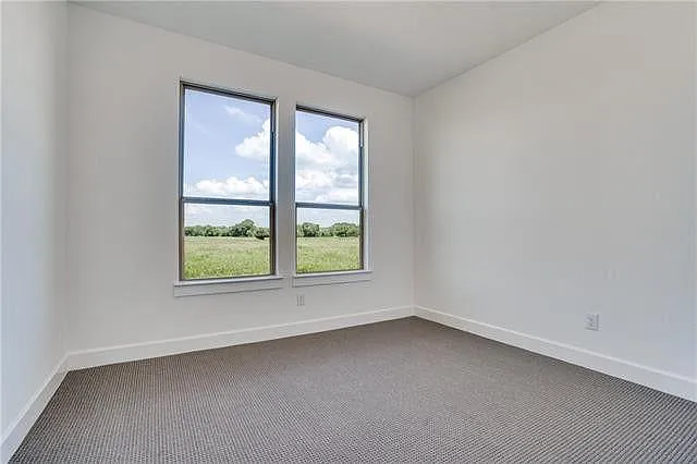 6840 Stonecrop Dr — Photo 10