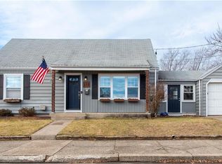 111 Woodhaven Rd, Pawtucket, RI 02861