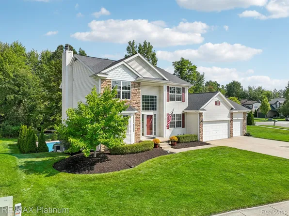 11257 Anya Dr, Hartland, MI 48353