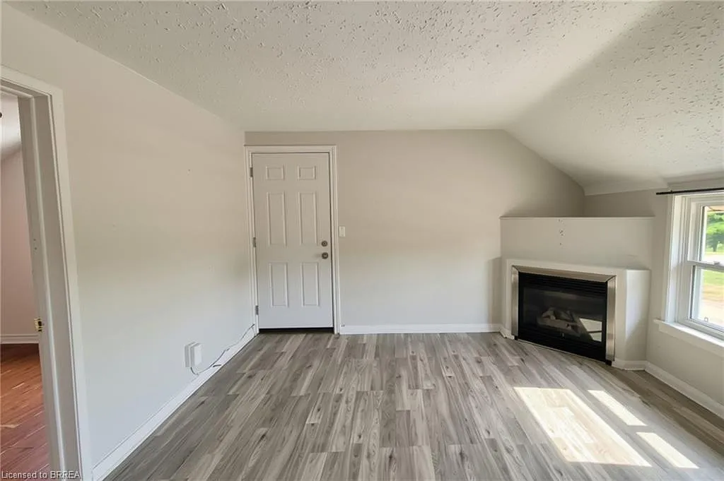 2 bed, 1.0 bath, 594 sqft, $1,625 — Photo 2