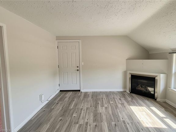 2nd image of 301 Campbell St #1