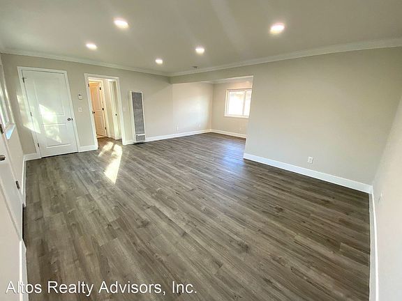 3rd image of 1590 Ontario Dr #4