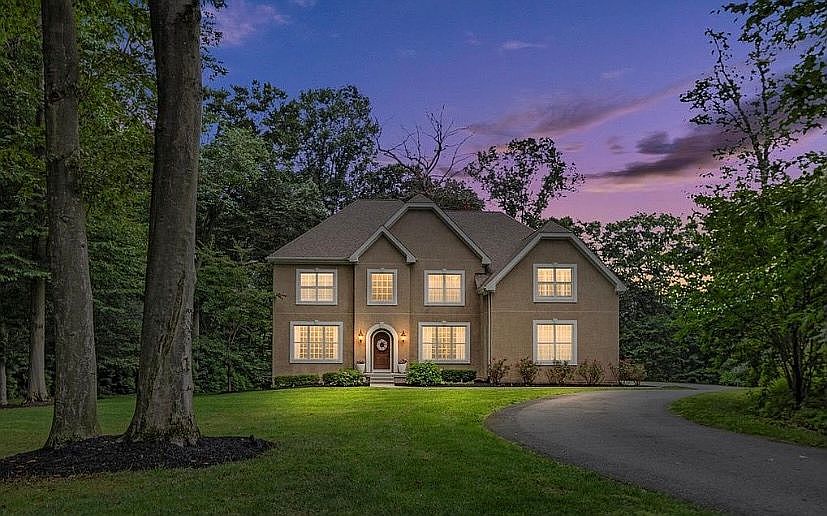 1st image of 115 Carisbrooke Ct