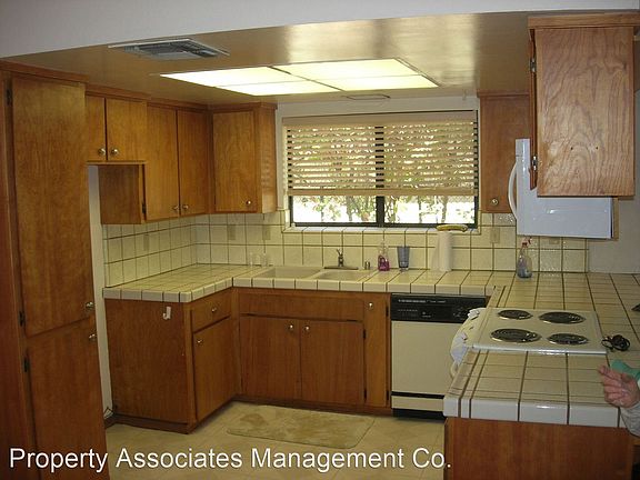3rd image of 15853 Thiel Way