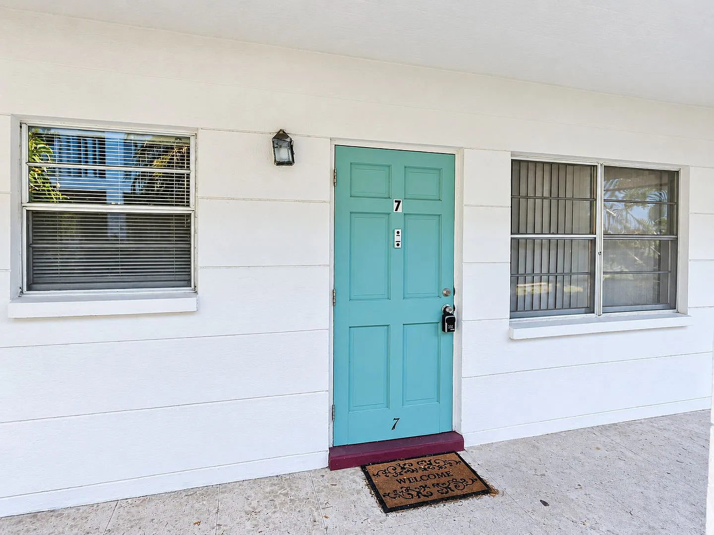 Cozy 1-Bedroom Condo in Prime St. Petersburg Location — Photo 2