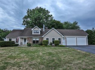 86 Rolling Meadow Dr S, Hilton, NY 14468
