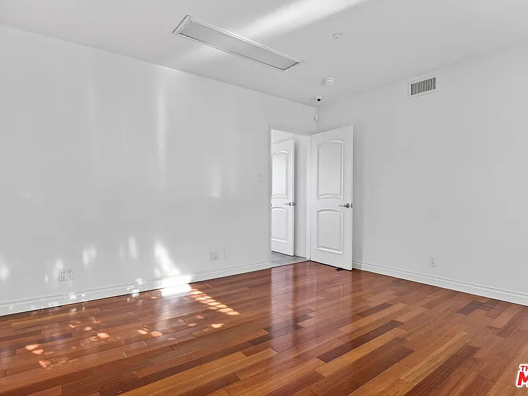 4186 Regal Oak Dr — Photo 42