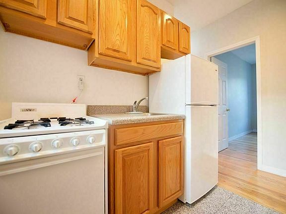 3rd image of 70 Kenmare St #34R