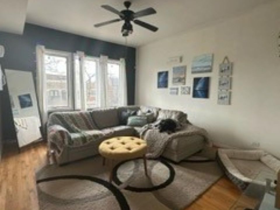 1st image of 1927 W Wellington Ave