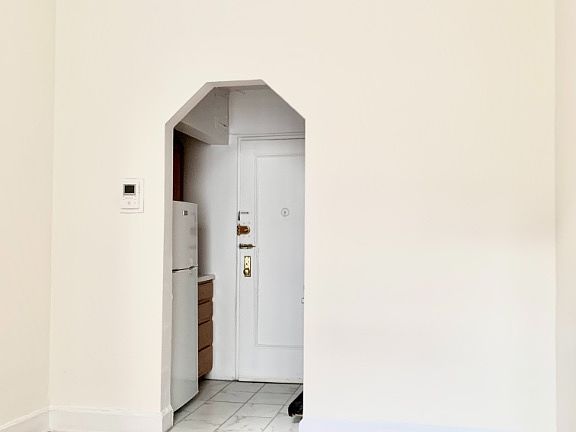 3rd image of 14 E 80th St APT 3C