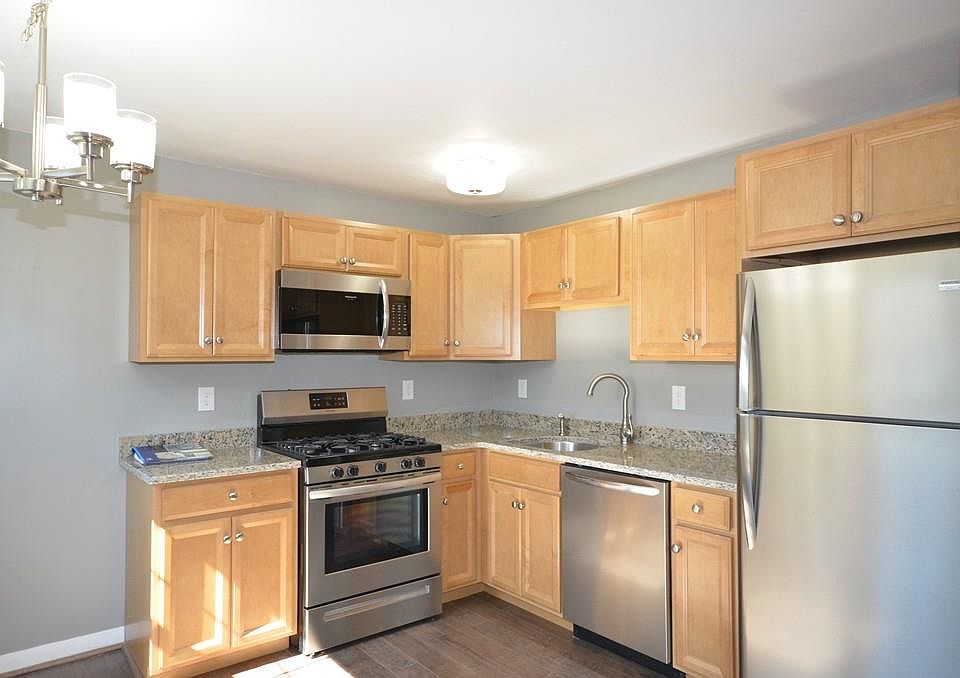 1st image of 88 Edgelawn Ave APT 10