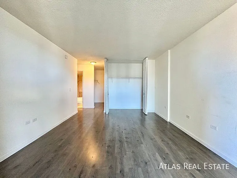 909 N Logan St — Photo 7