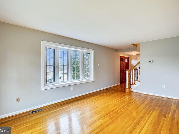 3rd image of 2322 Creek Dr