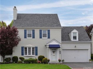 220 Euston Rd, Garden City, NY 11530