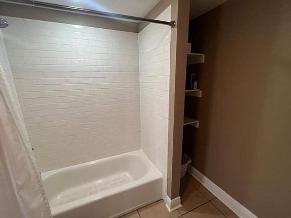4th image of 4300 S Johnson St #1
