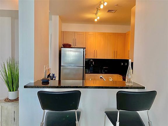 4th image of 511 SE 5th Ave APT 1910