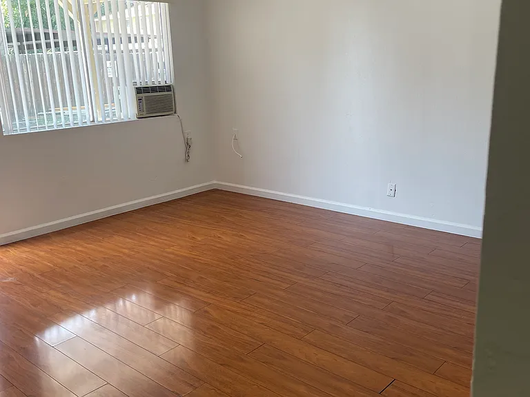 221 W Tulare Ave #Q — Photo 16