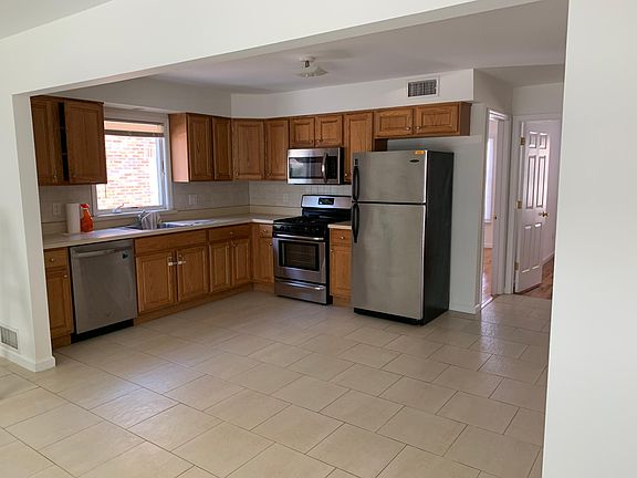 3rd image of 150 Lincoln Ave #1
