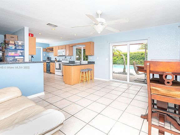 4th image of 7501 NW 10th Ct