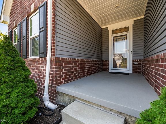 2nd image of 875 Sunrise Cir