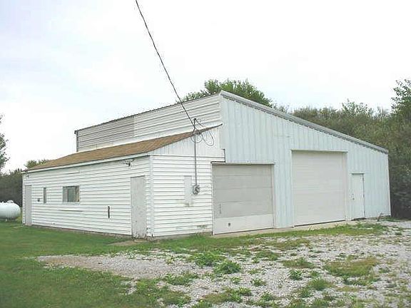 4th image of 1961 W County Road 1000n