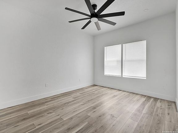 5th image of 701 W Lullwood Ave #701